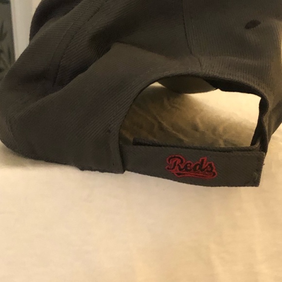 Cincinnati Reds Hat - Picture 5 of 8